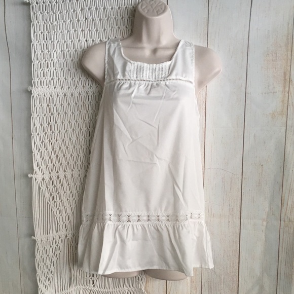 White Round Neck Sleeveless Pullover Loose Blouse - Picture 4 of 7